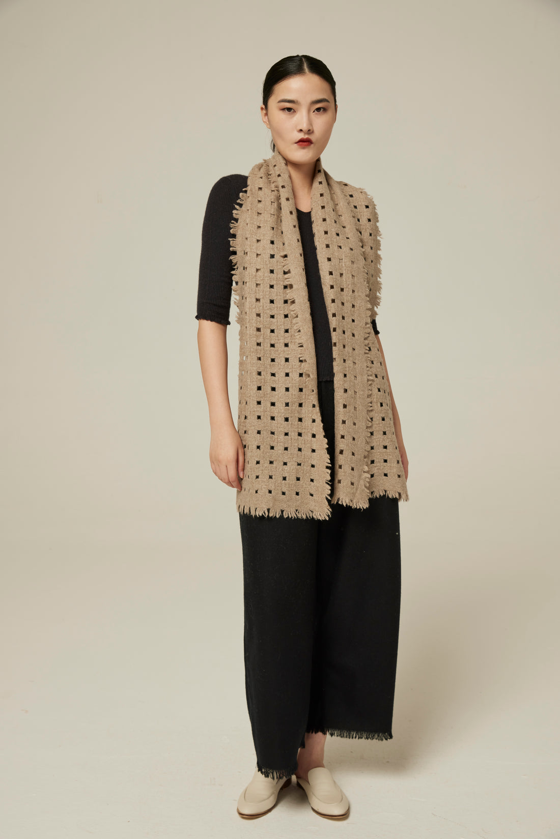 Cashmere scarf with square grid pattern
